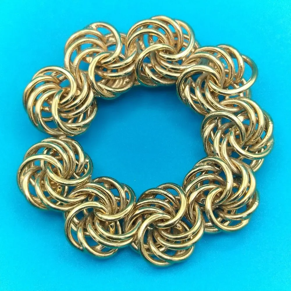 Vintage Gold Tone Wreath Brooch Pin 1.5